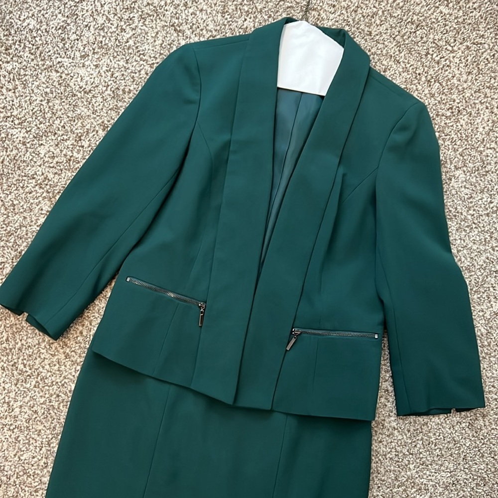 Black Label by Evan Picone Green Blazer & Skirt Suit Set - Picture 2 of 11